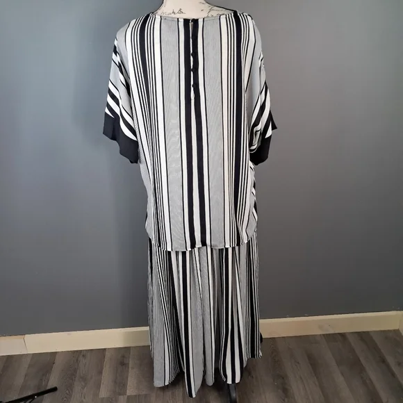 Vince Camuto Graphic Black And White Striped Top And Skirt Set Size Medium - Picture 2 of 10
